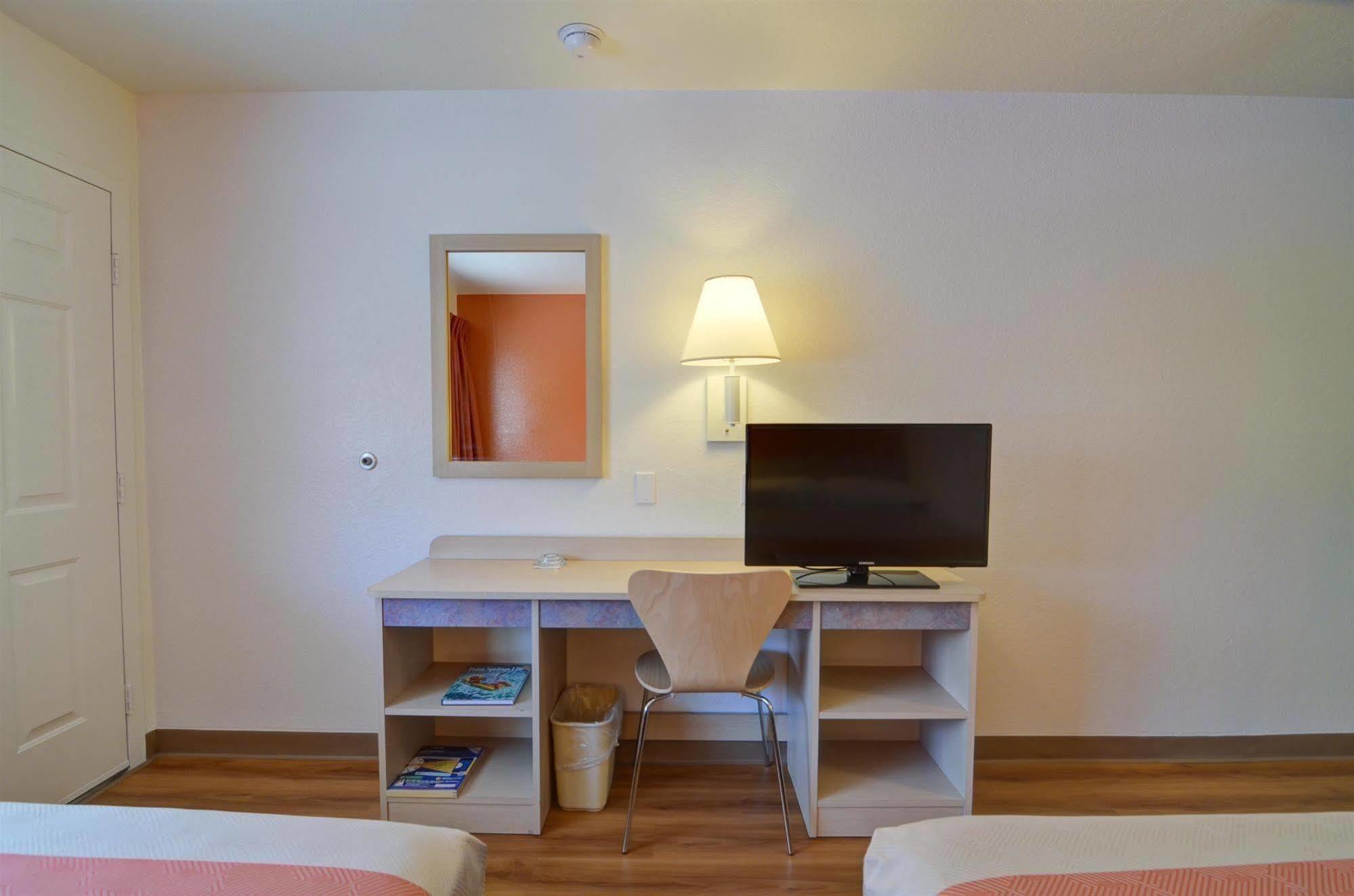 Motel 6-Palm Springs, Ca - East - Palm Canyon Eksteriør bilde