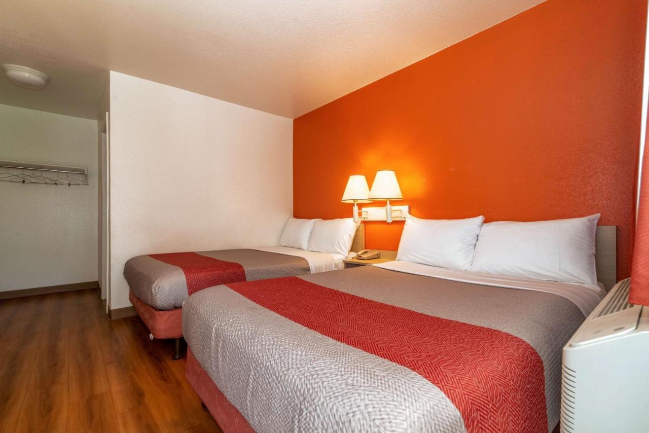 Motel 6-Palm Springs, Ca - East - Palm Canyon Eksteriør bilde